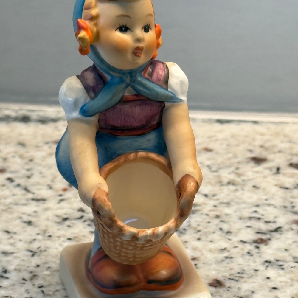 Hummel - Picture 2 of 6